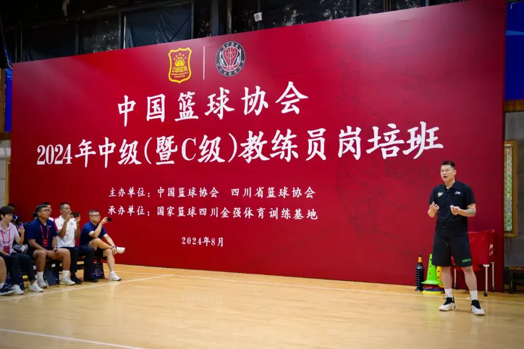 资深篮球爱好者如何保持和发展竞技水平_1